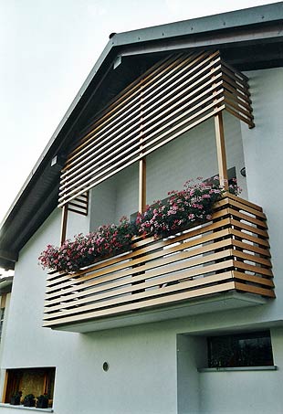 Protezione esterna verticale per balcone in legno massello douglass