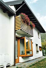 Protezione esterna verticale per balcone in legno massello douglass