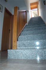Ringhiera con corrimano a paletti verticali