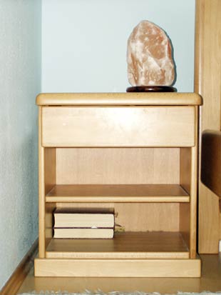 Comodino in legno massello di faggio
